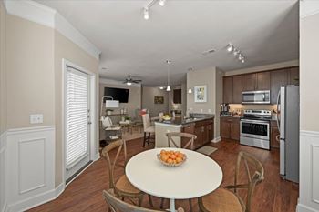 Short-term rental guest suite
